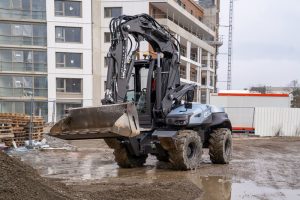 mecalac-escavatore-E12-4